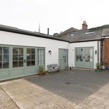 Historic Old Stables Apartment Bishop's Stortford Exterior photo